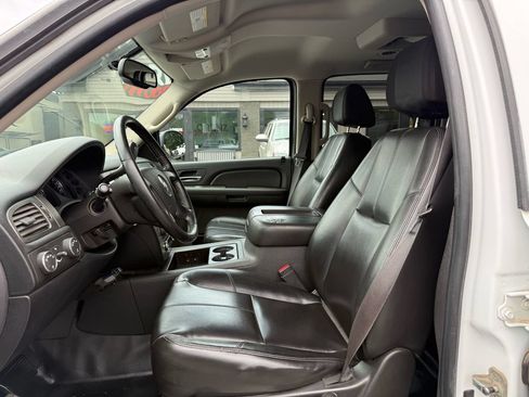 Used 2007 Chevrolet Suburban 2500 w/ Skid Plate Package AWD/4WD image 8