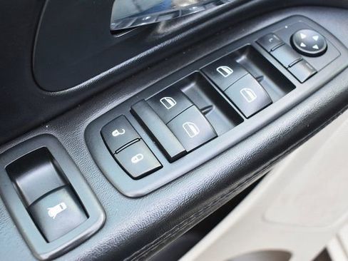 Used 2013 Dodge Grand Caravan SXT w/ Rear Park Assist Pkg image 15