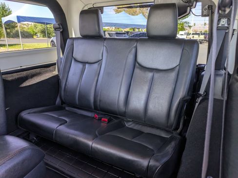 Used 2017 Jeep Wrangler Sahara AWD/4WD image 24