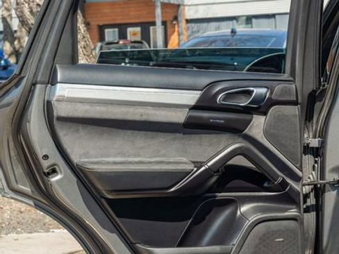 Used 2018 Porsche Cayenne GTS image 34
