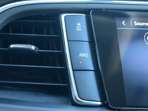 Used 2021 Buick Enclave Essence w/ Sport Touring Edition image 32