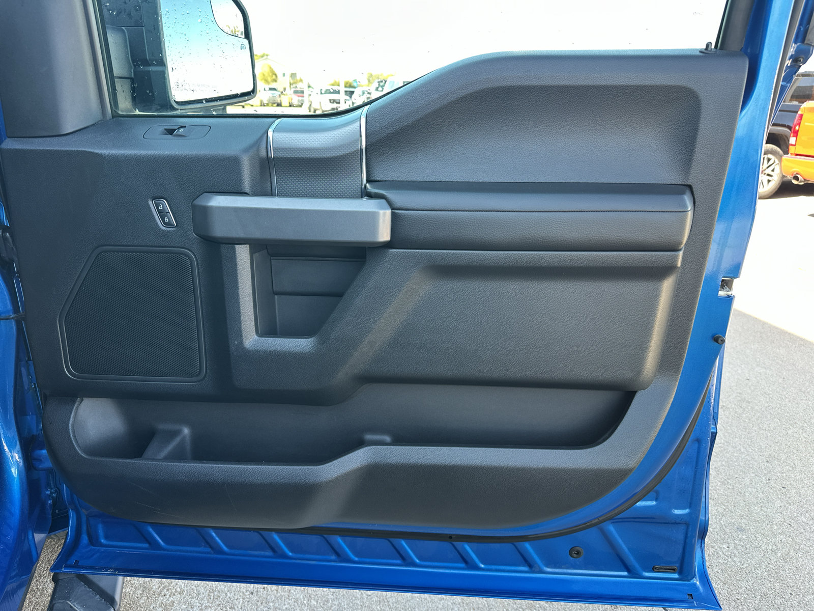 Used 2015 Ford F150 XLT w/ Equipment Group 302A Luxury AWD/4WD image 31