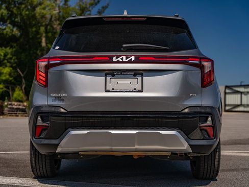 Used 2024 Kia Seltos EX AWD/4WD image 6