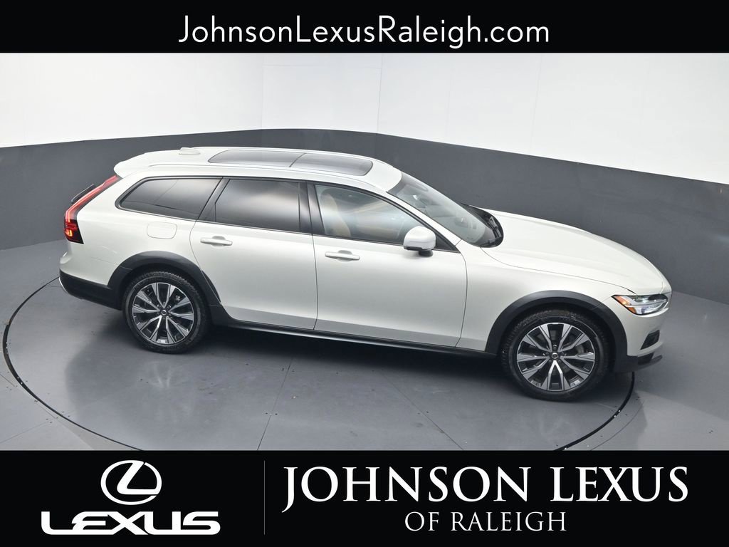 Used 2021 Volvo V90 T6 Cross Country AWD/4WD image 24