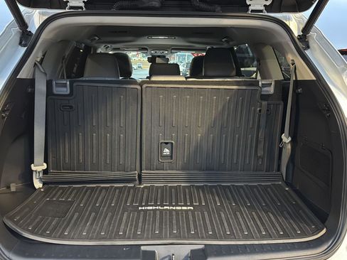 Used 2022 Toyota Highlander XLE AWD/4WD image 31