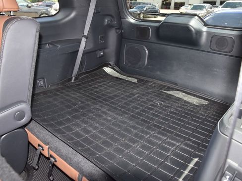 Used 2025 Lexus GX 550 w/ Accessory Package (2T) AWD/4WD image 11