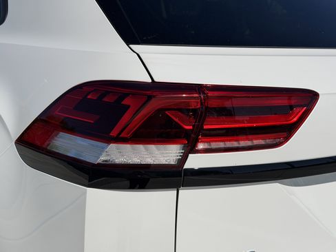 Used 2023 Volkswagen Atlas Cross Sport SEL R-Line image 9