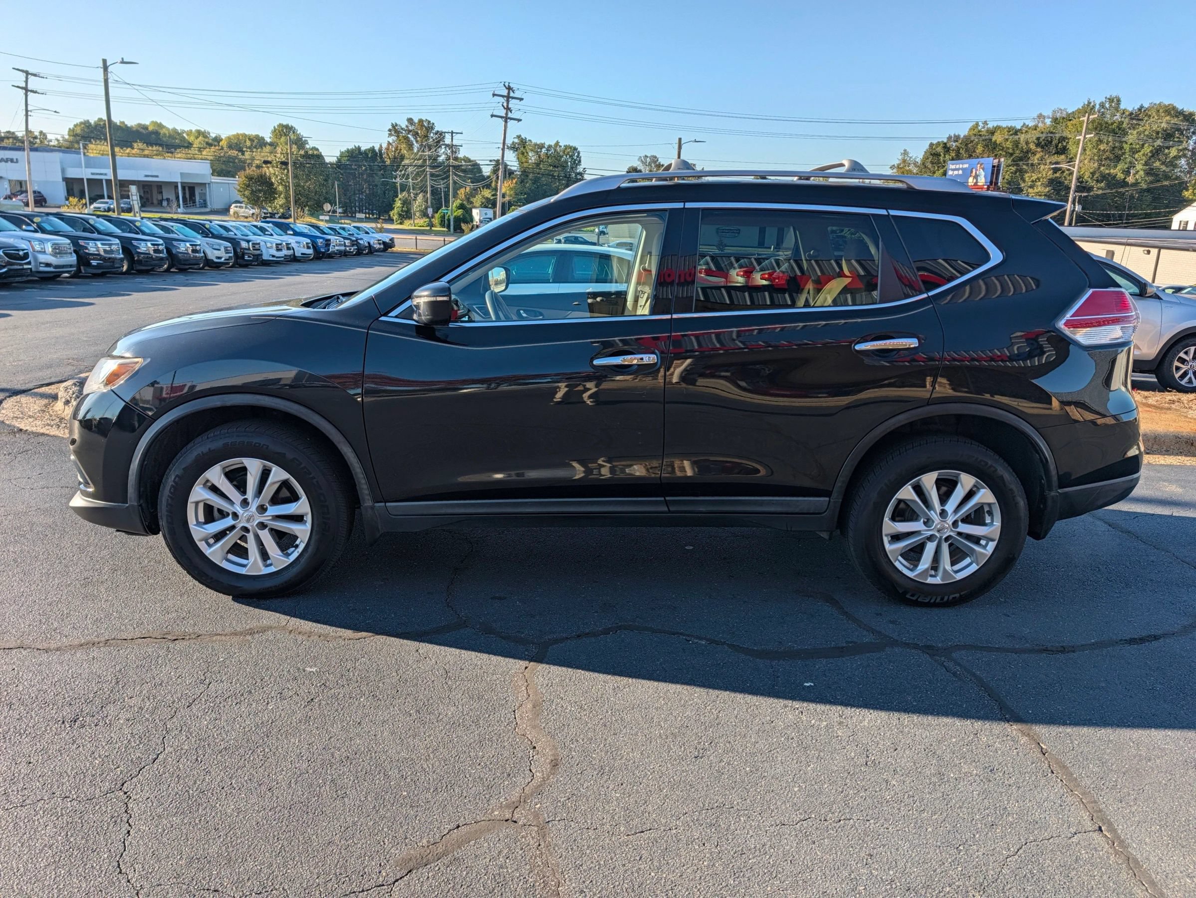 Used 2016 Nissan Rogue SV AWD/4WD image 4