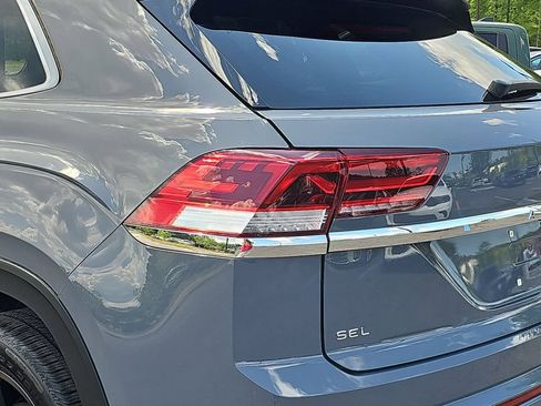 Used 2022 Volkswagen Atlas Cross Sport SEL R-Line image 38