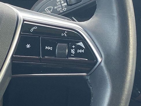 Used 2023 Audi e-tron Premium Plus w/ Premium Plus Package image 7