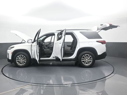 Used 2023 Chevrolet Traverse LT image 76