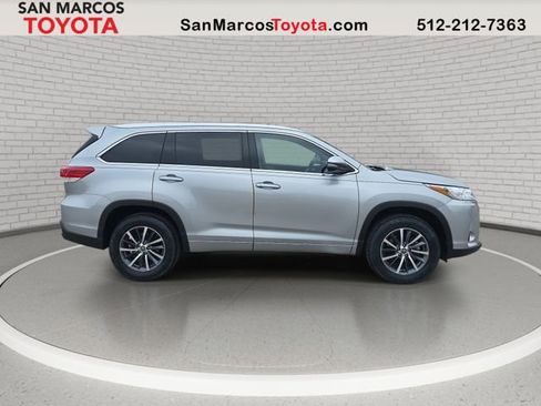 Used 2017 Toyota Highlander XLE image 4
