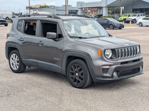 Used 2019 Jeep Renegade Latitude FWD image 3