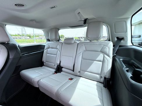 Used 2025 Lincoln Navigator Reserve AWD/4WD image 22