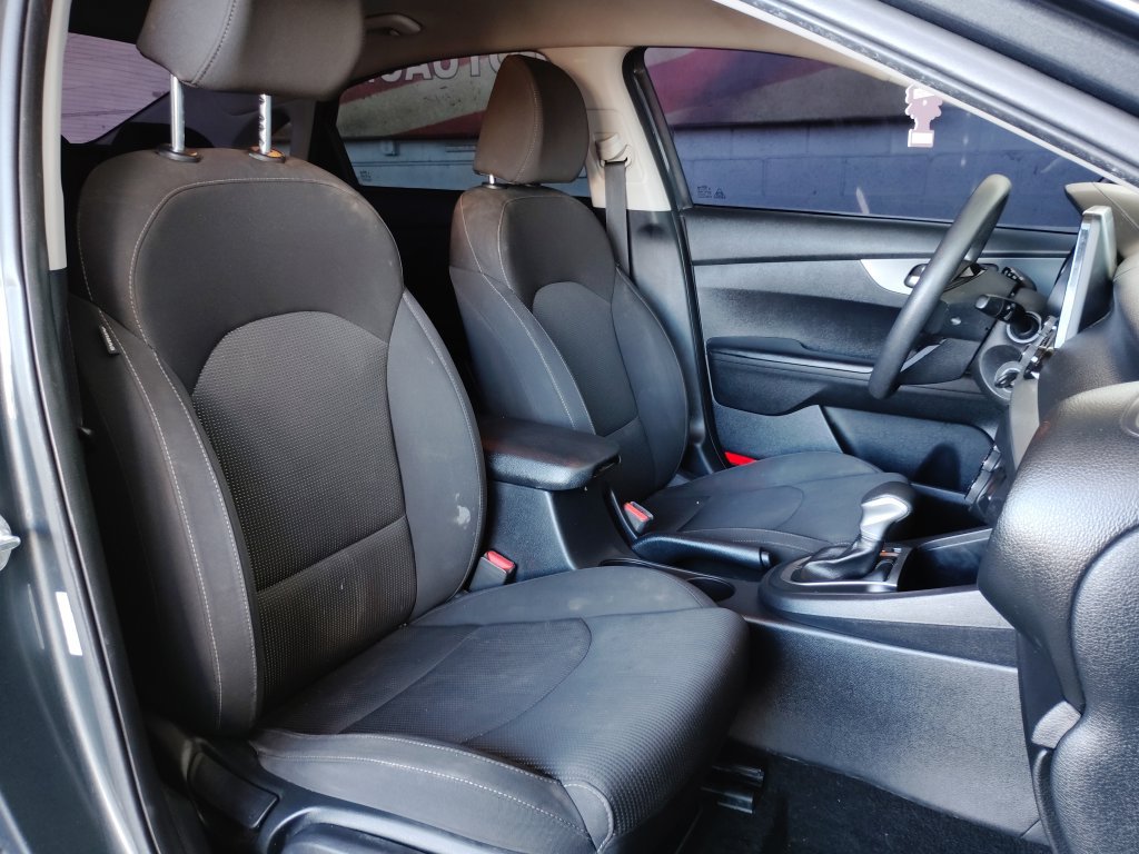 Used 2020 Kia Forte LXS FWD image 14