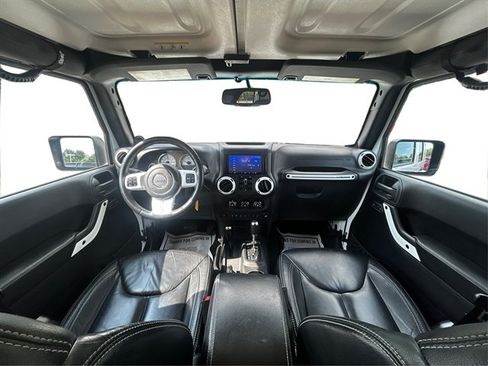 Used 2014 Jeep Wrangler Unlimited Sahara w/ Dual Top Group AWD/4WD image 29