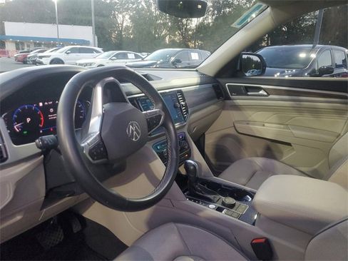 Used 2021 Volkswagen Atlas SEL Premium image 18