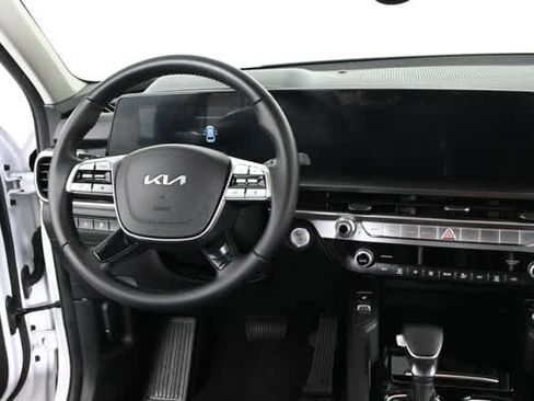 Used 2024 Kia Telluride S image 3