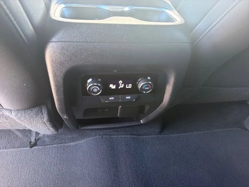Used 2024 Chevrolet Traverse LT AWD/4WD image 15