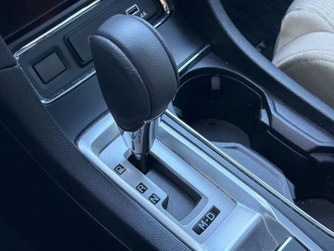 Used 2023 Subaru Ascent Premium w/ Convenience Package image 17