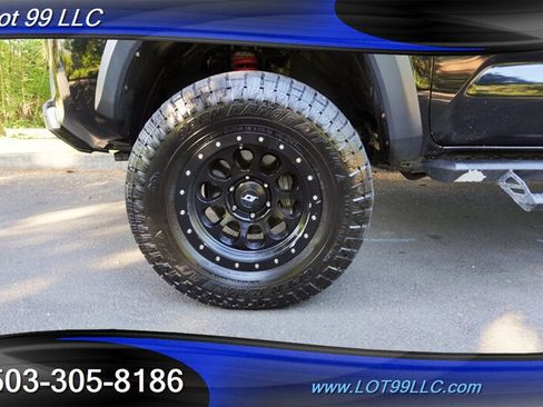 Used 2017 Toyota Tacoma TRD Off-Road w/ Premium & Technology Package AWD/4WD image 37