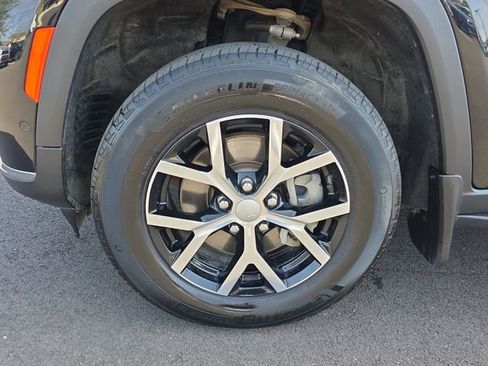 Used 2023 Jeep Grand Cherokee L Limited w/ Luxury Tech Group II image 9