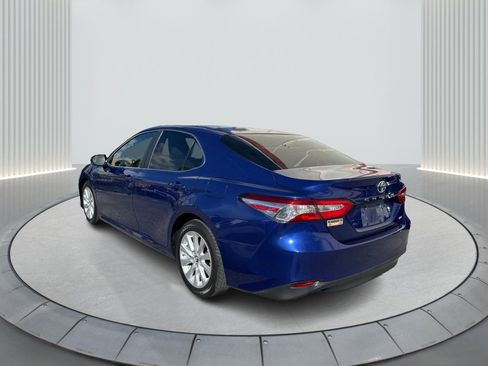 Used 2018 Toyota Camry LE image 8