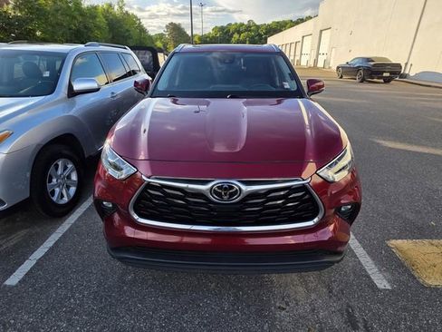 Used 2022 Toyota Highlander Limited image 2