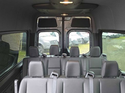 Used 2025 Mercedes-Benz Sprinter 2500 image 16