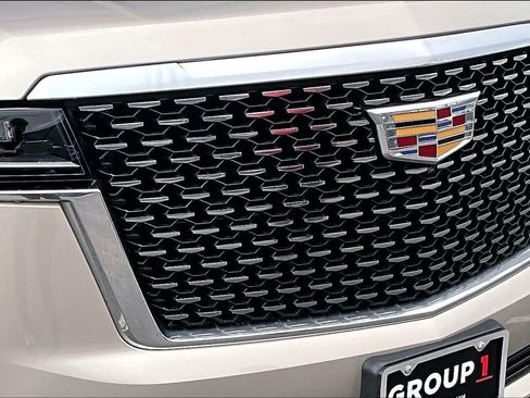 Used 2024 Cadillac Escalade Premium Luxury w/ Performance Package AWD/4WD image 30