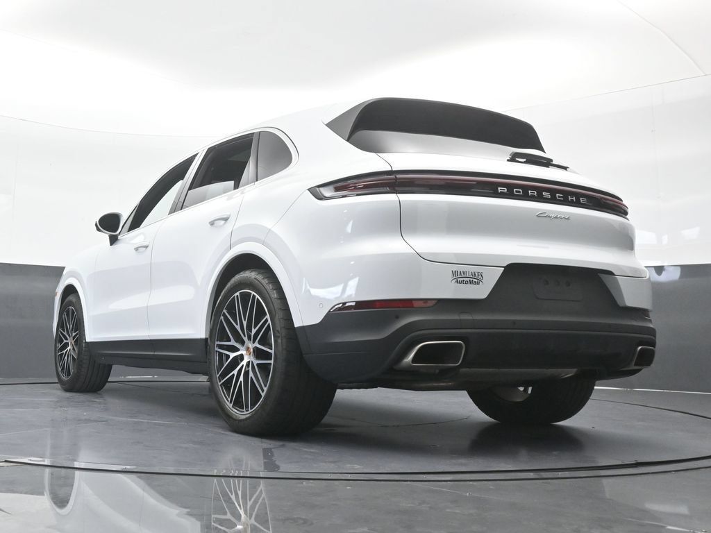 Used 2025 Porsche Cayenne AWD/4WD image 69