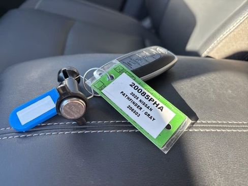 Used 2025 Nissan Pathfinder SL image 22