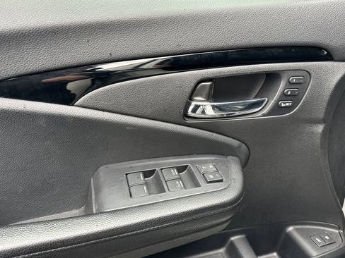 Used 2020 Honda Pilot Touring image 12