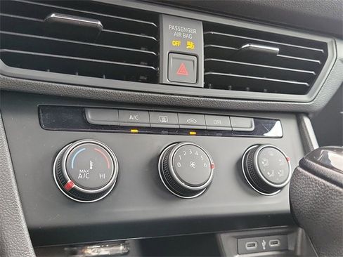 Used 2023 Volkswagen Jetta Sport image 20