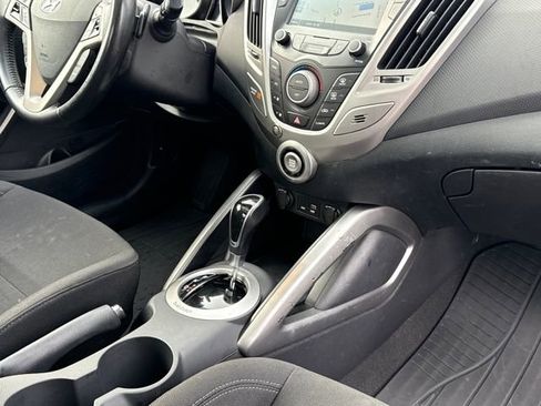 Used 2017 Hyundai Veloster Value Edition image 27