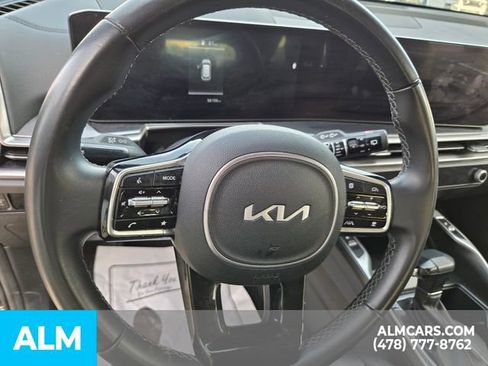Used 2024 Kia Sorento S image 8