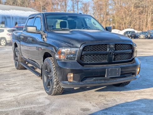 Used 2017 RAM 1500 Express w/ Black Ram 1500 Express Group image 12