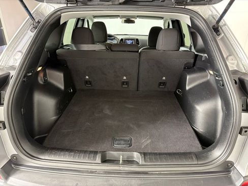 Used 2020 Jeep Cherokee Latitude w/ Cold Weather Group FWD image 21