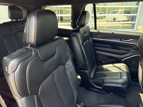 Used 2024 Jeep Grand Cherokee L Limited w/ Luxury Tech Group II AWD/4WD image 40