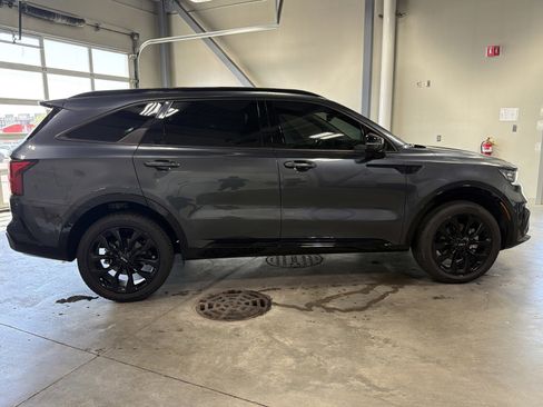 Used 2023 Kia Sorento SX image 8