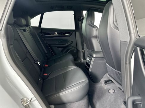 Certified 2025 Porsche Macan 4 Electric image 27