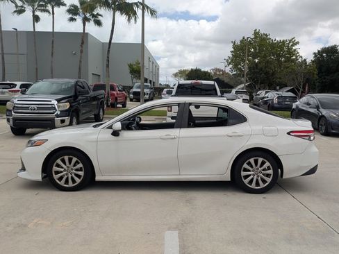 Used 2020 Toyota Camry LE image 8