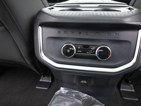 New 2025 Ford Expedition Active image 12