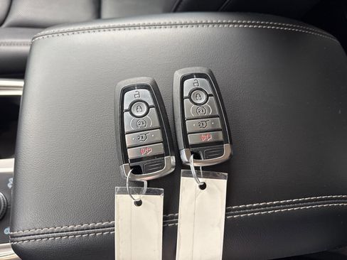 Certified 2022 Ford Explorer Limited w/ Equipment Group 301A image 38