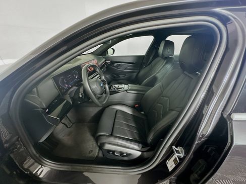 Used 2024 BMW 530i image 13