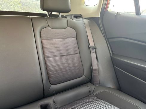 Used 2025 Chevrolet Trax LT FWD image 36