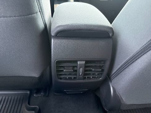 Used 2026 Toyota Corolla Cross LE AWD/4WD image 21