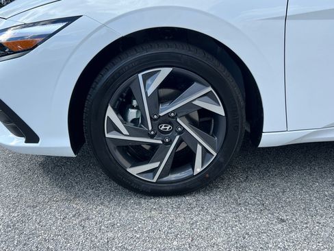 Certified 2025 Hyundai Elantra Sport FWD image 11