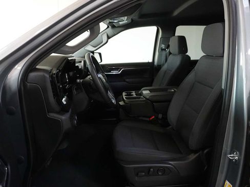 Used 2023 Chevrolet Silverado 1500 LT image 2