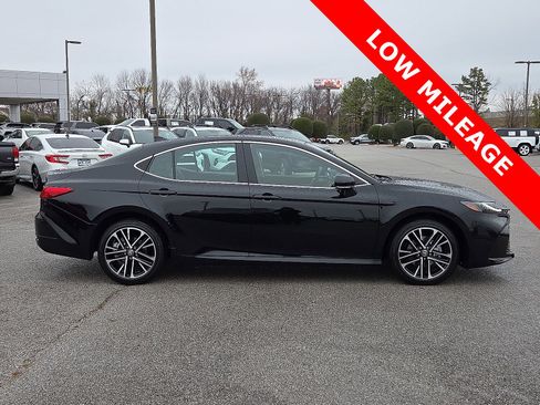 Used 2026 Toyota Camry XLE image 6